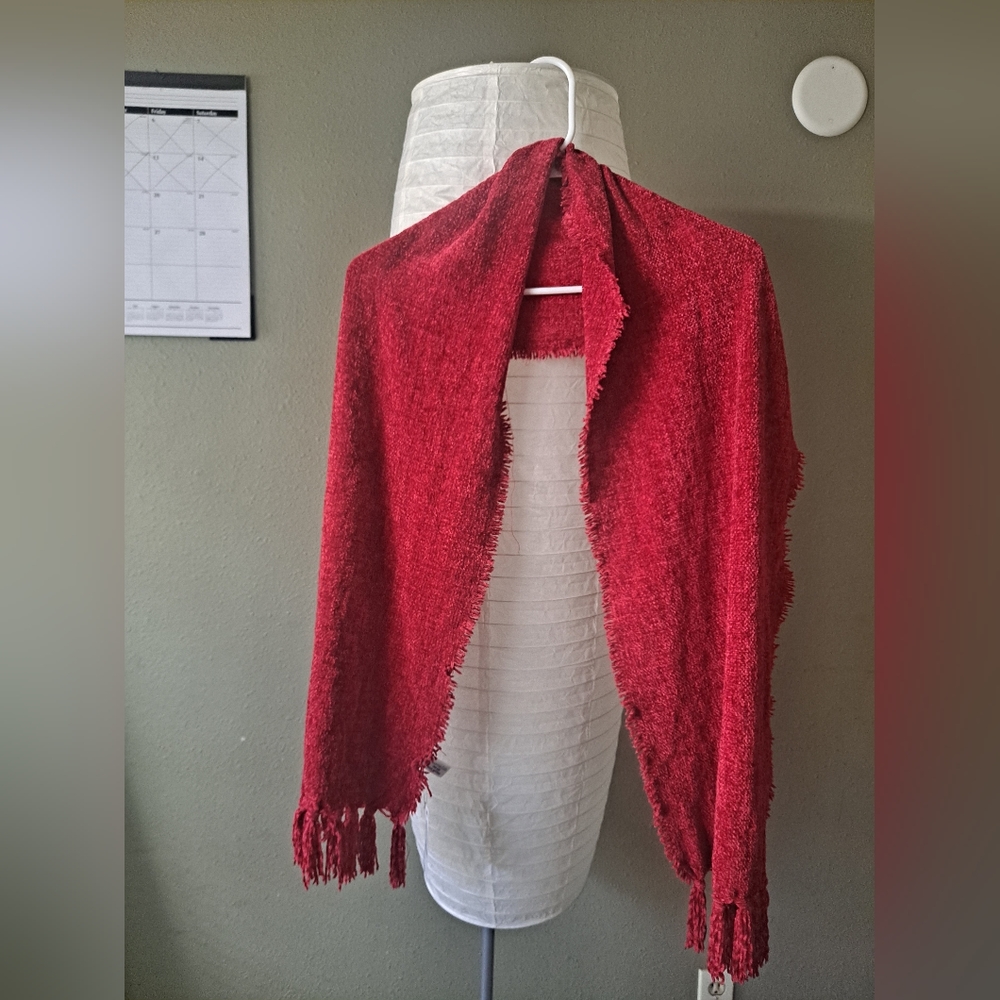 Red scarves - Picture 3 of 7